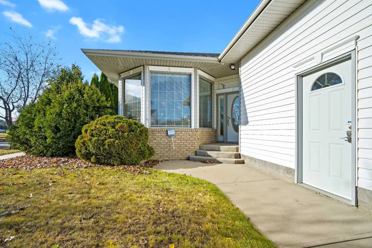 2302 58A Avenue, Lloydminster, Alberta T9V2Y6 For Sale | HouseSigma