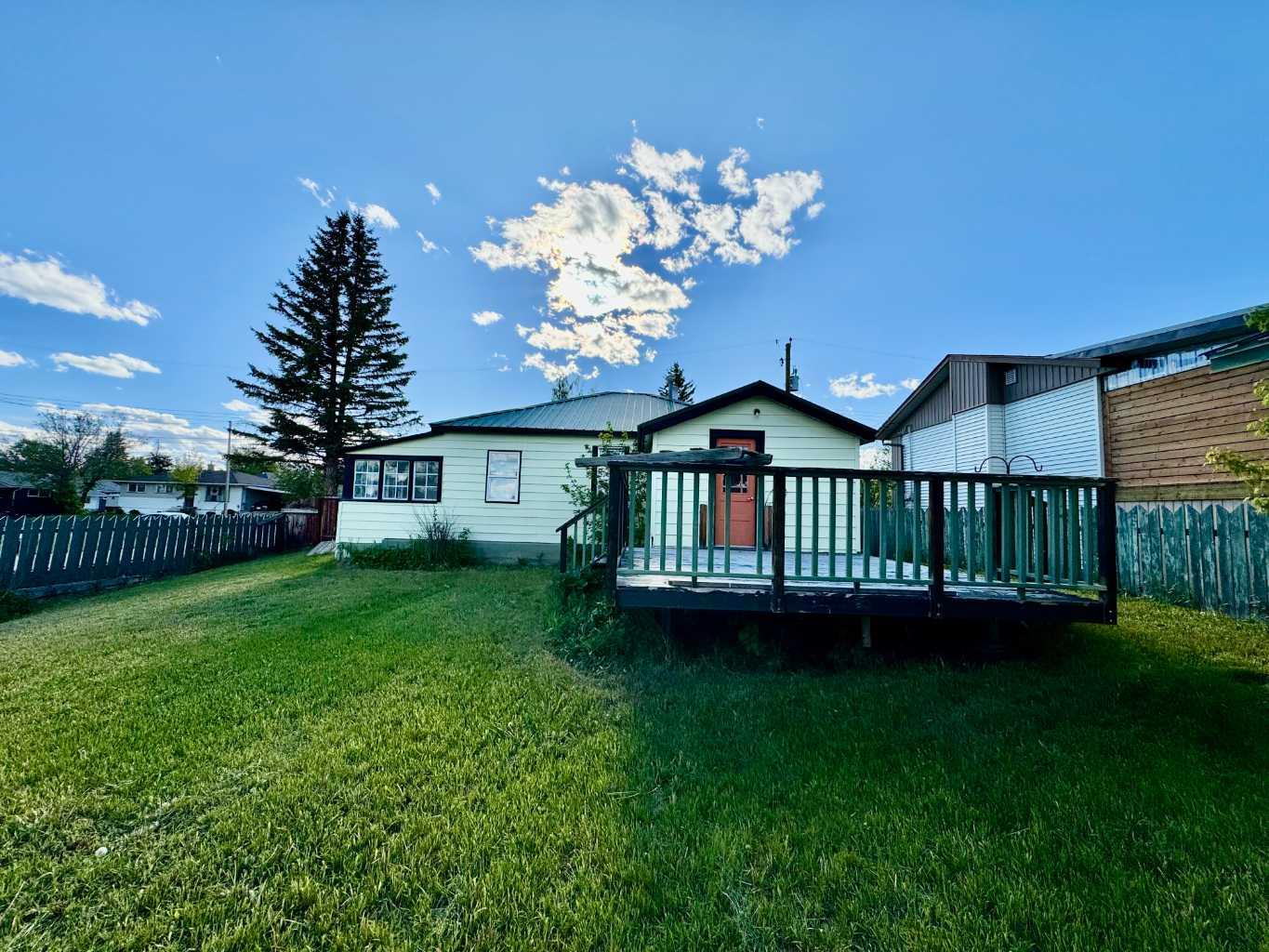 1129 Wentworth Avenue W, Pincher Creek, Alberta T0K1W0 For Sale