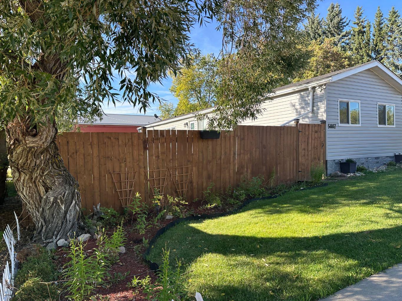 5007 51 Street, Clandonald, Alberta T0B0X0 For Sale HouseSigma