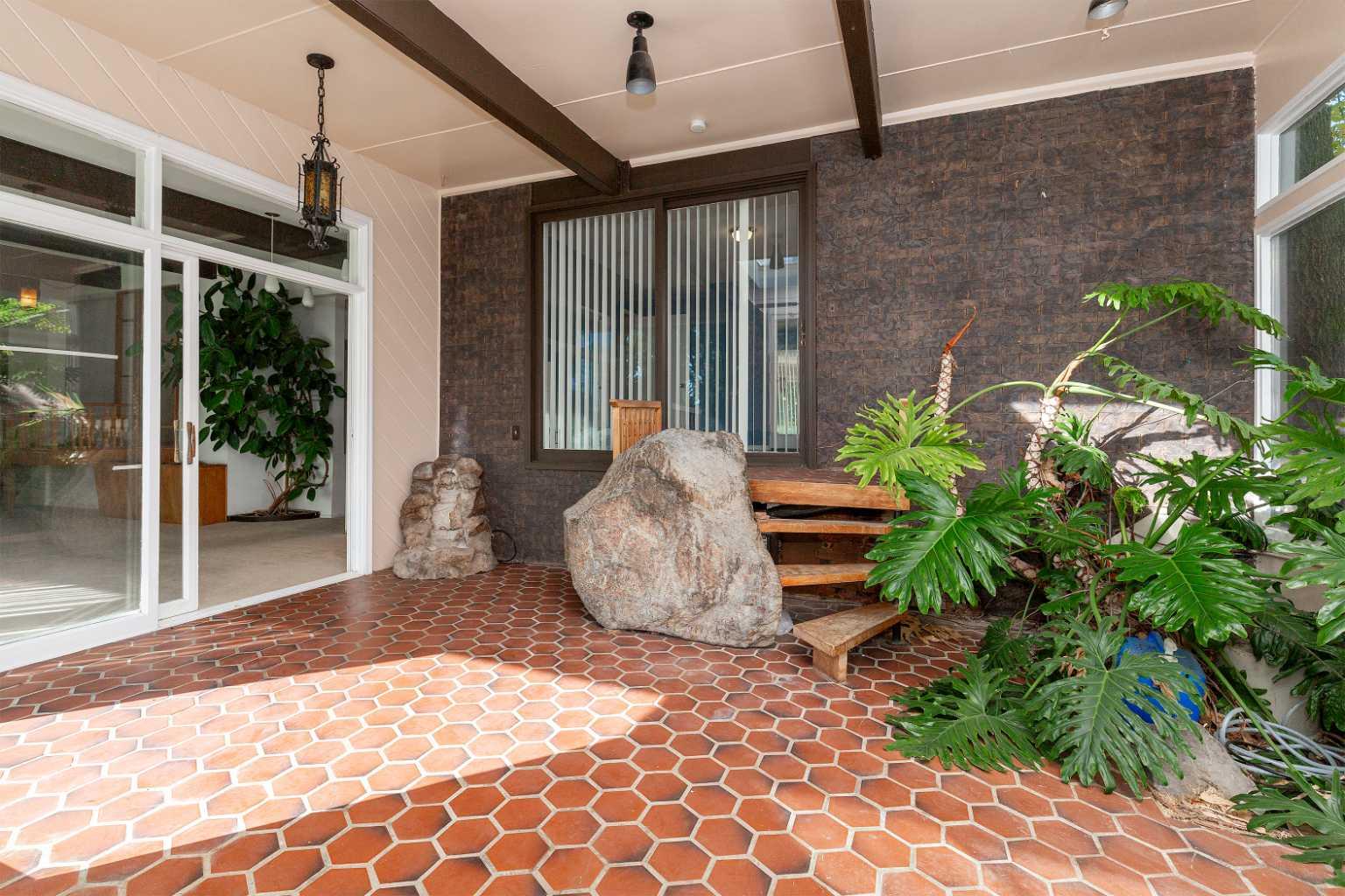 83 W 1 Ave N, Magrath, Alberta T0K1J0 For Sale HouseSigma