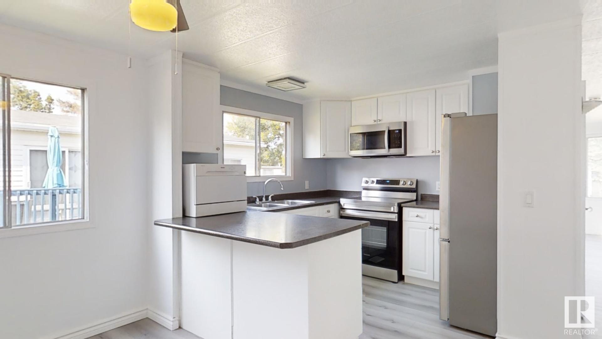 33 Maple Ridge Drive Northwest, Edmonton, Alberta T6P1A6 For Sale