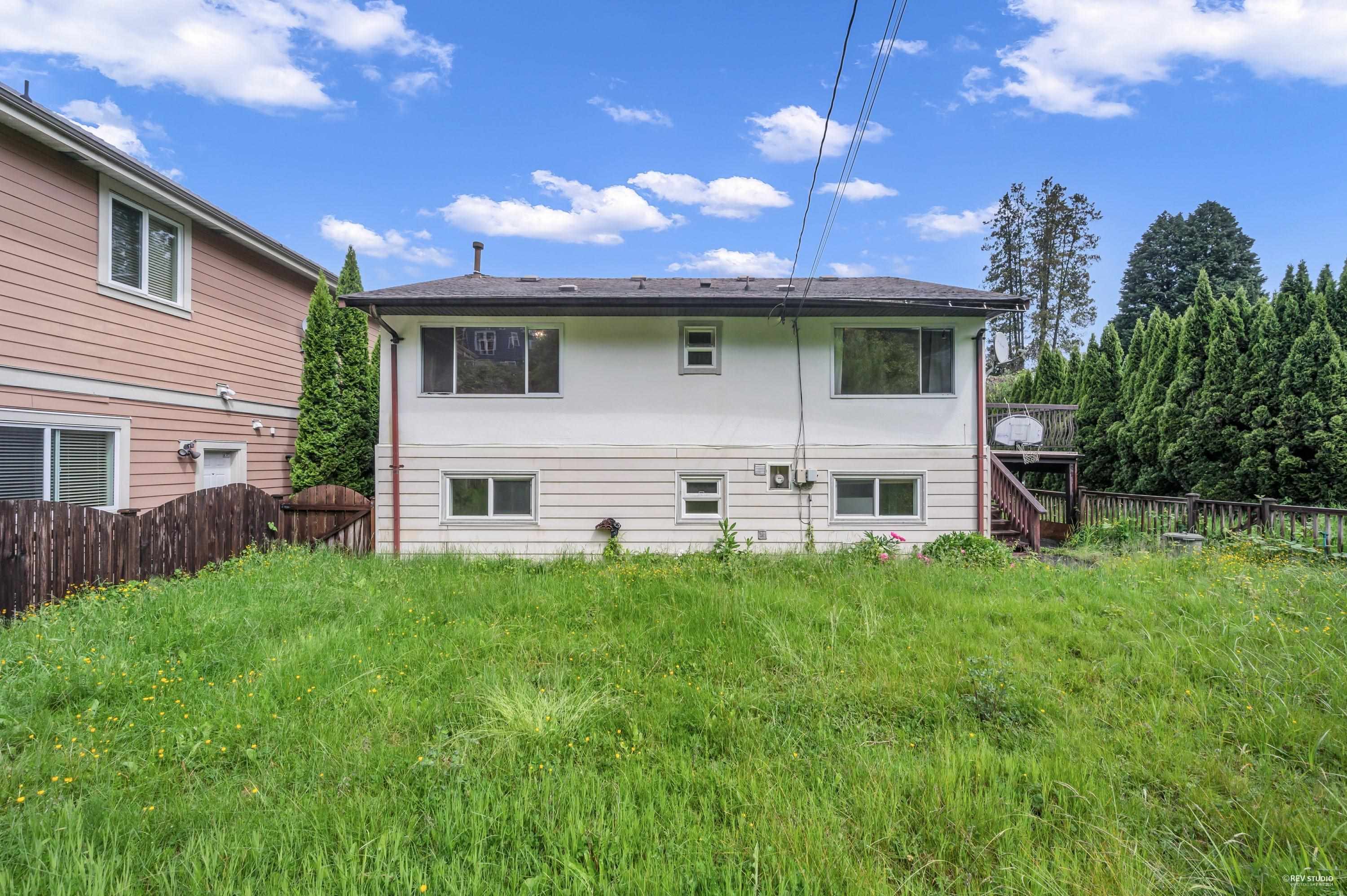 2705 HENRY STREET, Port Moody, British Columbia V3H2J8 For Sale HouseSigma