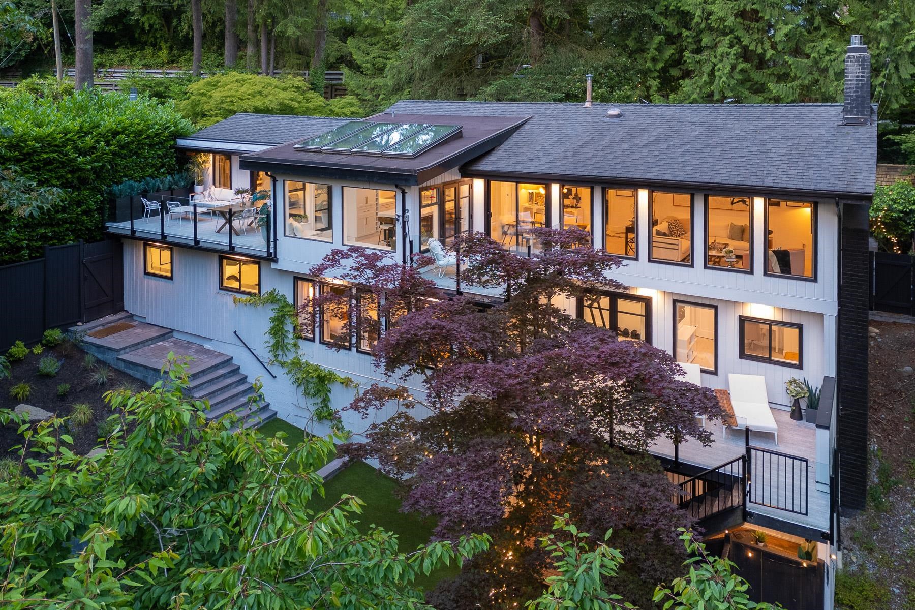 4011 CAPILANO PARK ROAD, North Vancouver, British Columbia V7R4L2 For