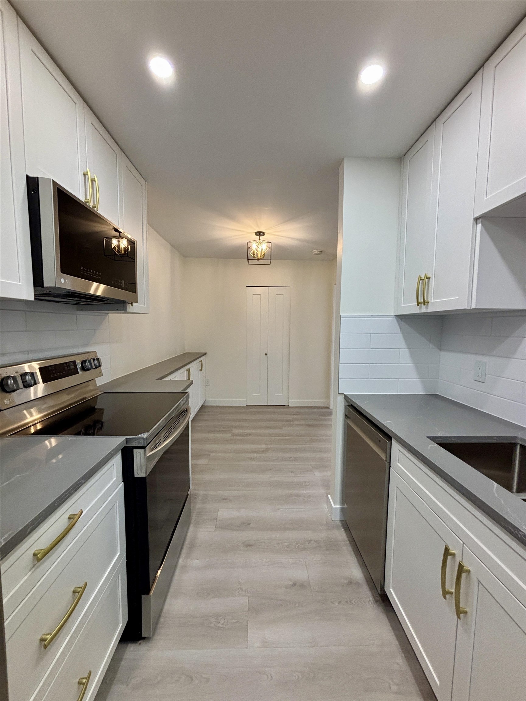 365 GINGER DRIVE, New Westminster, British Columbia V3L5L5 Listing