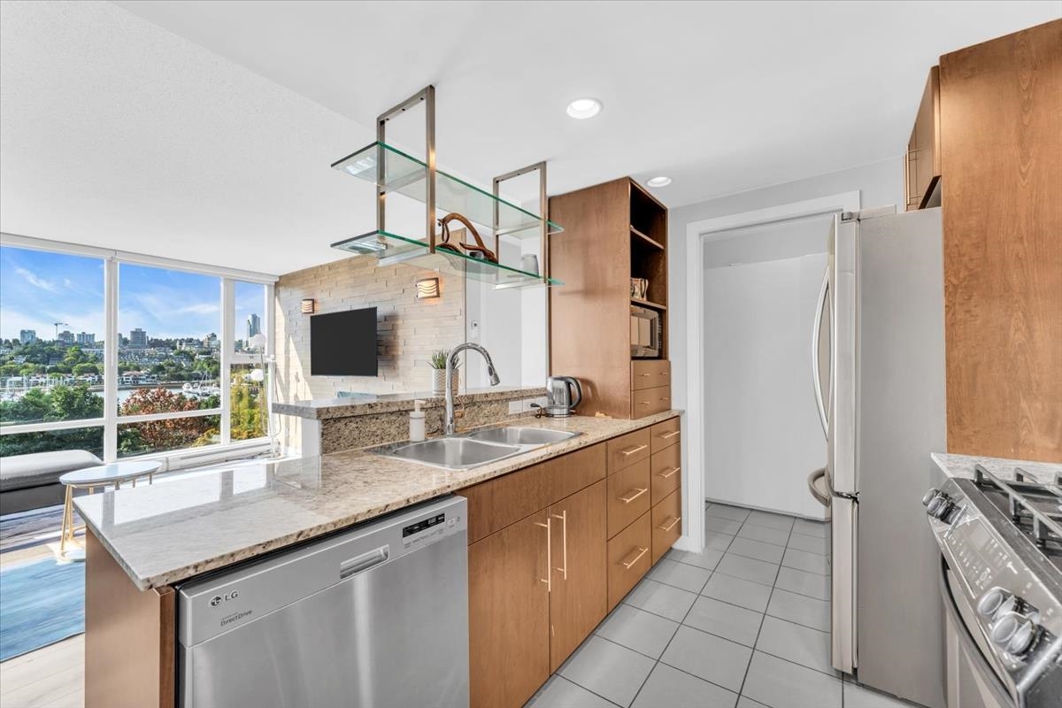 Unit 705 - 583 Beach Crescent, Vancouver 5