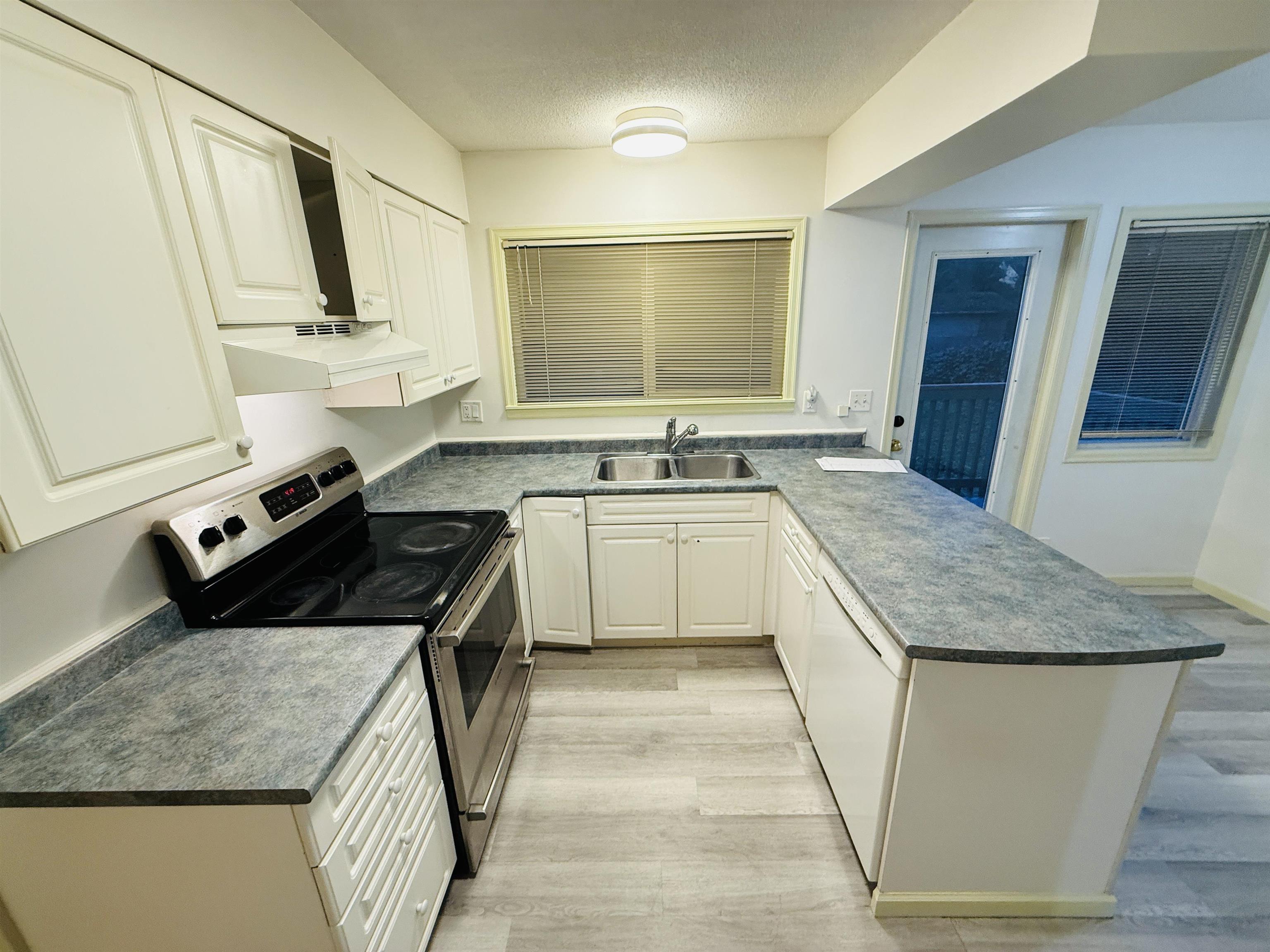 19371 76 Avenue, Surrey 2