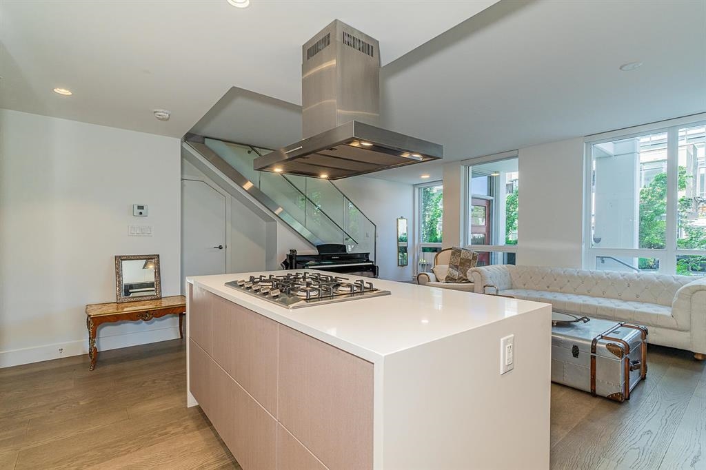 2025 Curling Road, North Vancouver 2