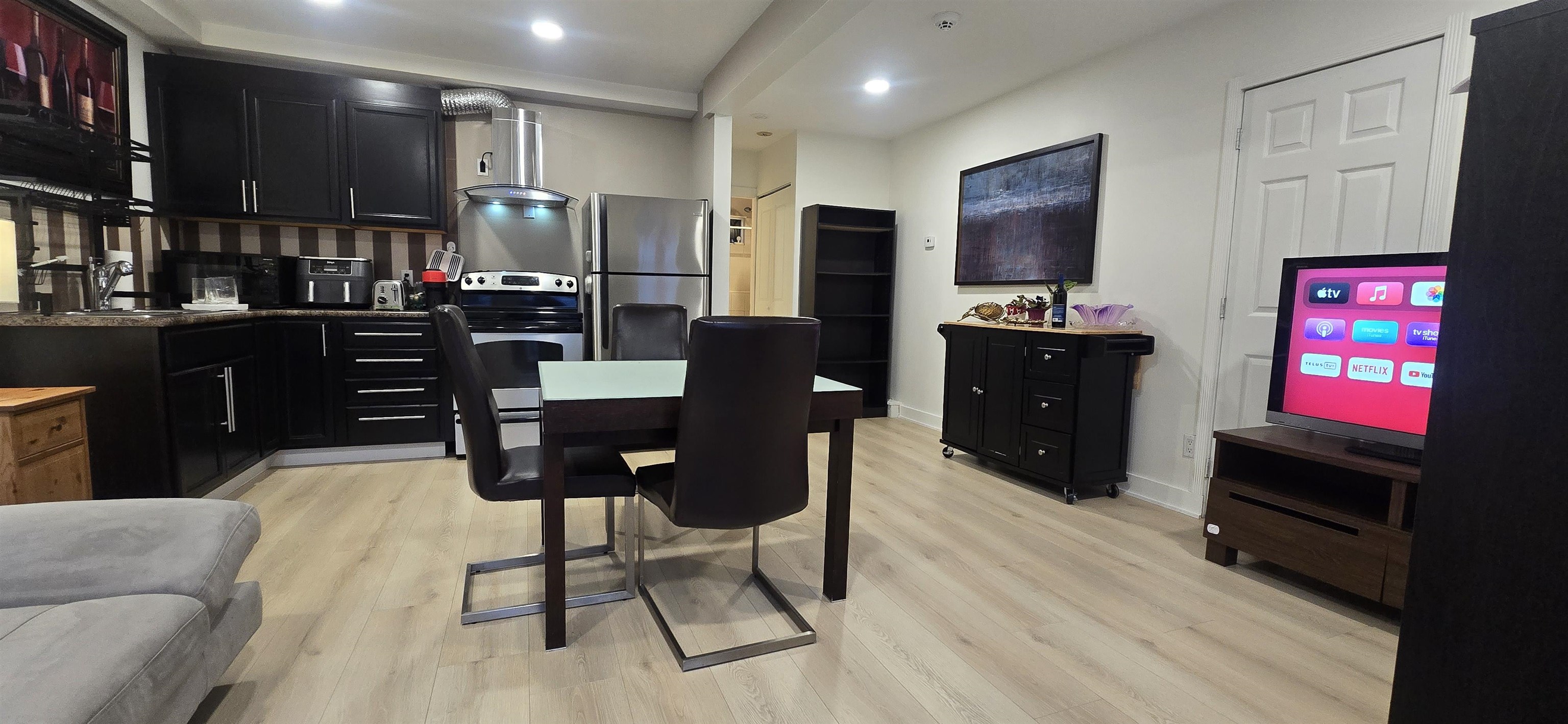 851 Calverhall Street, North Vancouver 3