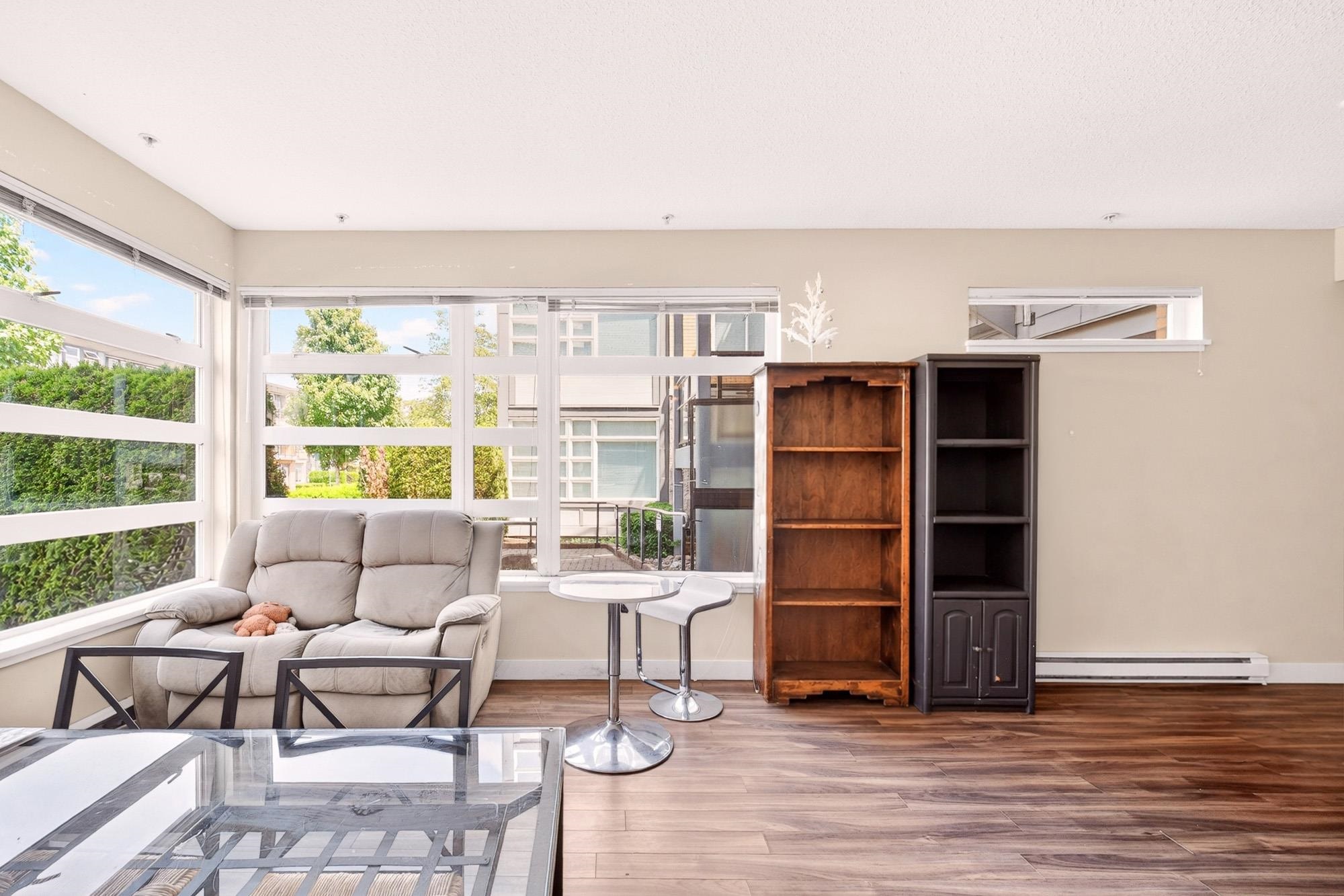 Unit Second bedroom - 5692 Kings Road, Vancouver 5