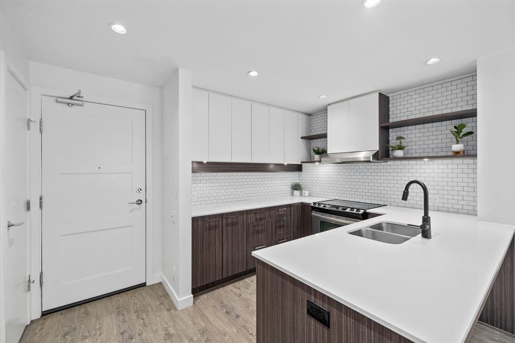 553 Foster Avenue, Coquitlam 2