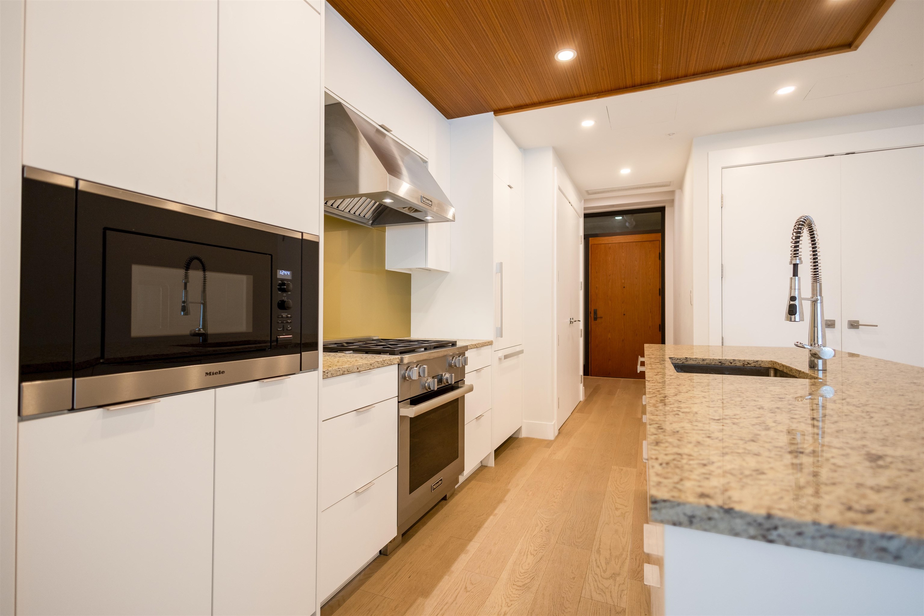 Unit 503 - 6699 Nelson Ave, West Vancouver 3