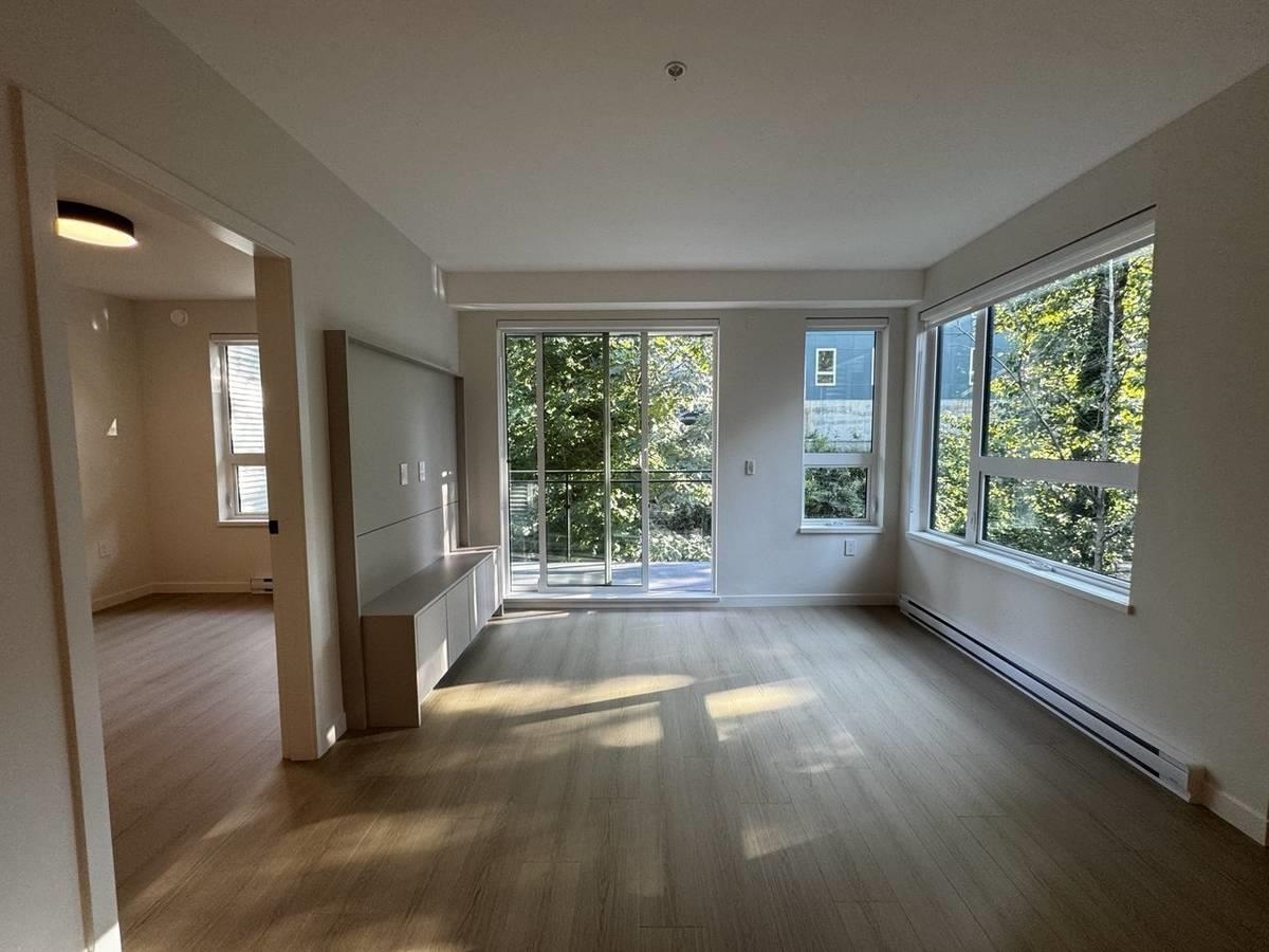 Unit 403 - 2015 St. Johns St Bc, Port Moody 4