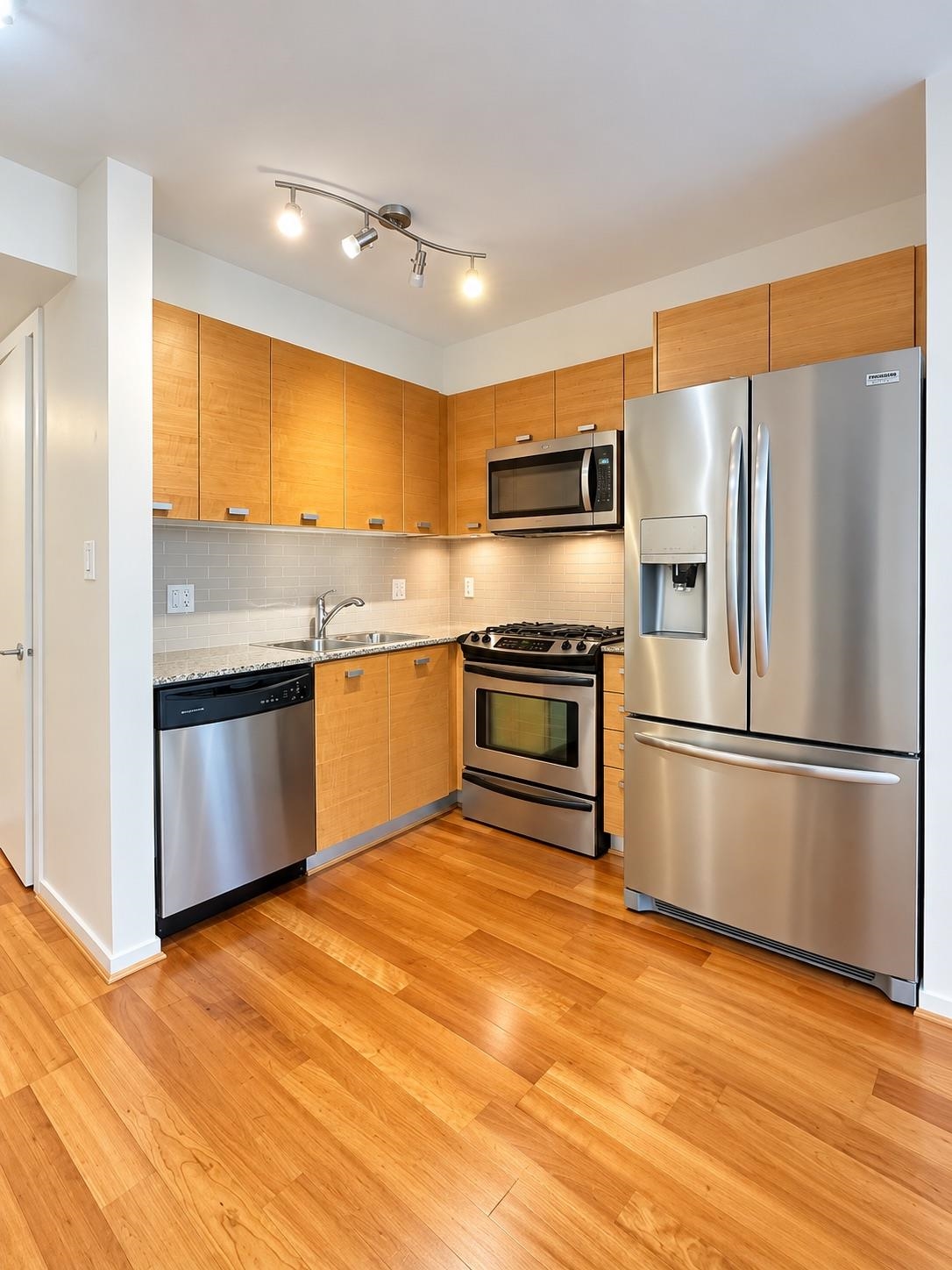 Unit 205 - 2483 Spruce Street, Vancouver 5