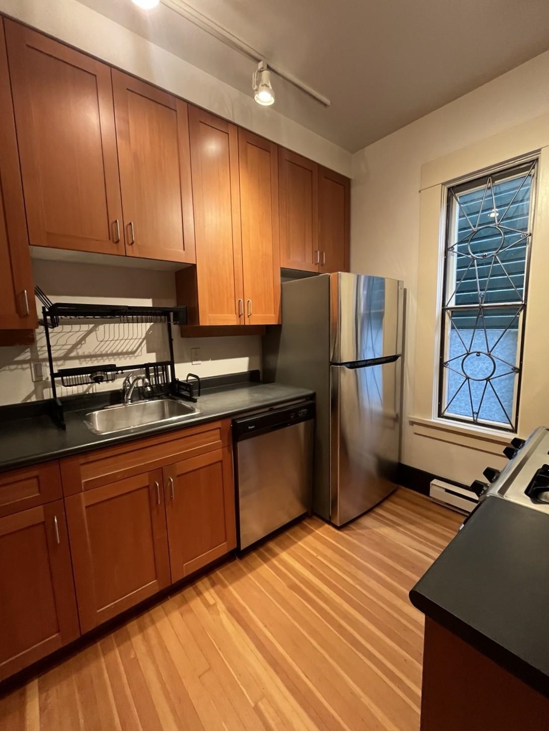 660 Georgia Street E, Vancouver 2