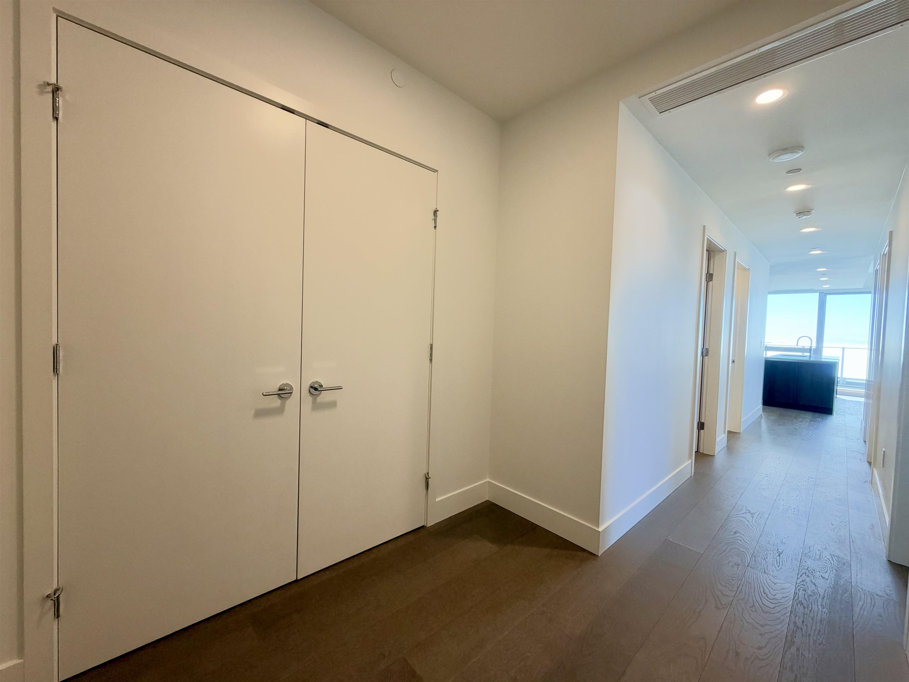 Unit 1405 - 1475 Foster Street, Surrey 4