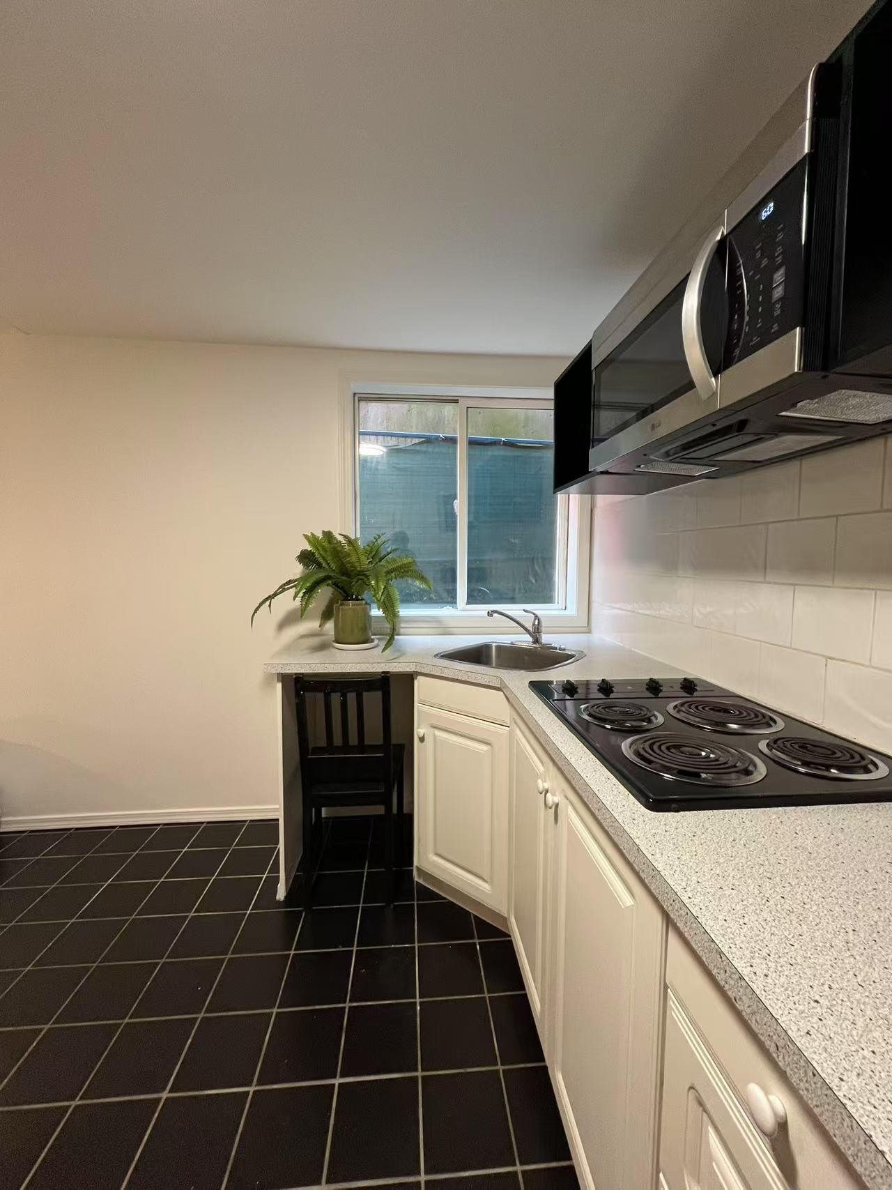 Unit 5 - 1517 Comox Street, Vancouver 4