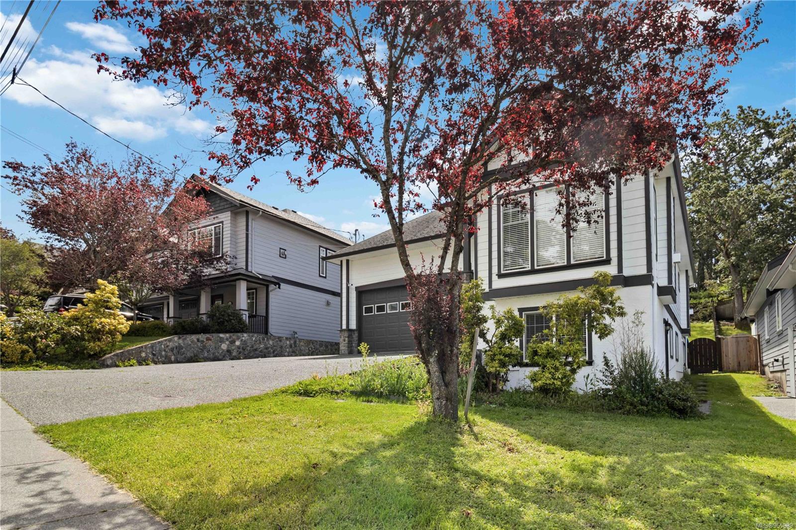 727 Rogers Ave, Saanich, British Columbia V8X5K6 For Sale HouseSigma