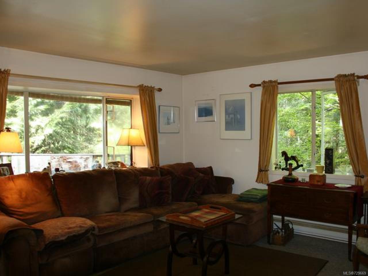 1177 Pat Burns Ave, Gabriola Island, British Columbia V0R1X2 Sold